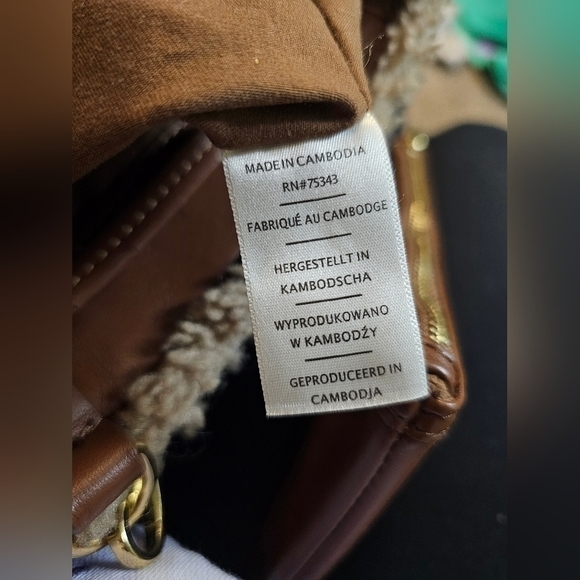 Isaac Mizrahi Crossbody Bucket Bag w/ Matching Wallet - Picture 7 of 7